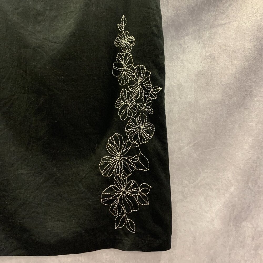 Mercer & Madison Embroidered A-Line Skirt EUC - Picture 2 of 5